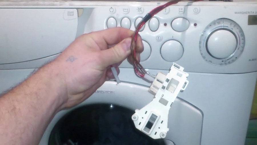 Почему не включается стиральная машина и что при этом делать