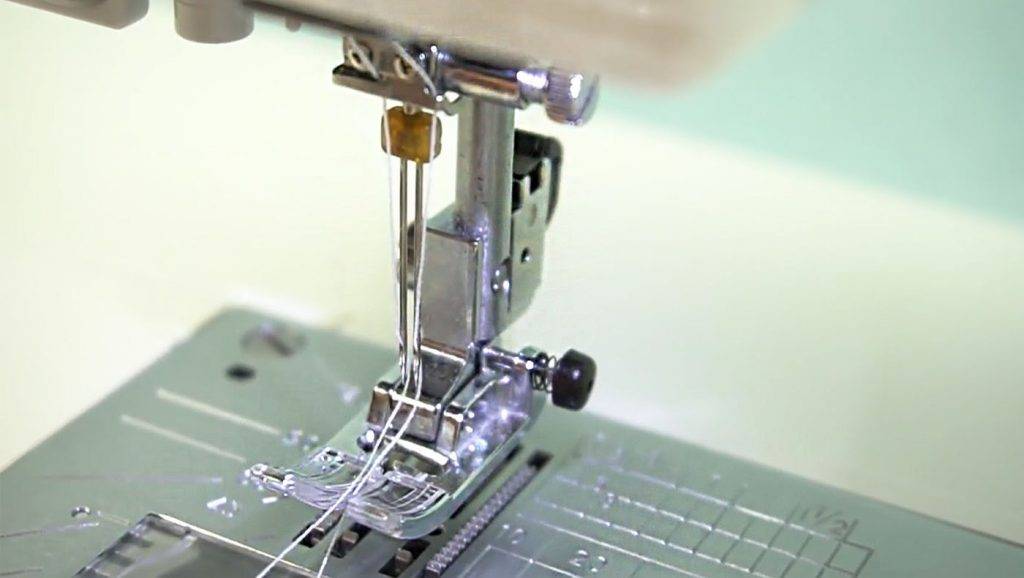 Как шить двойной иглой на швейной машине: как пользоваться, как заправить