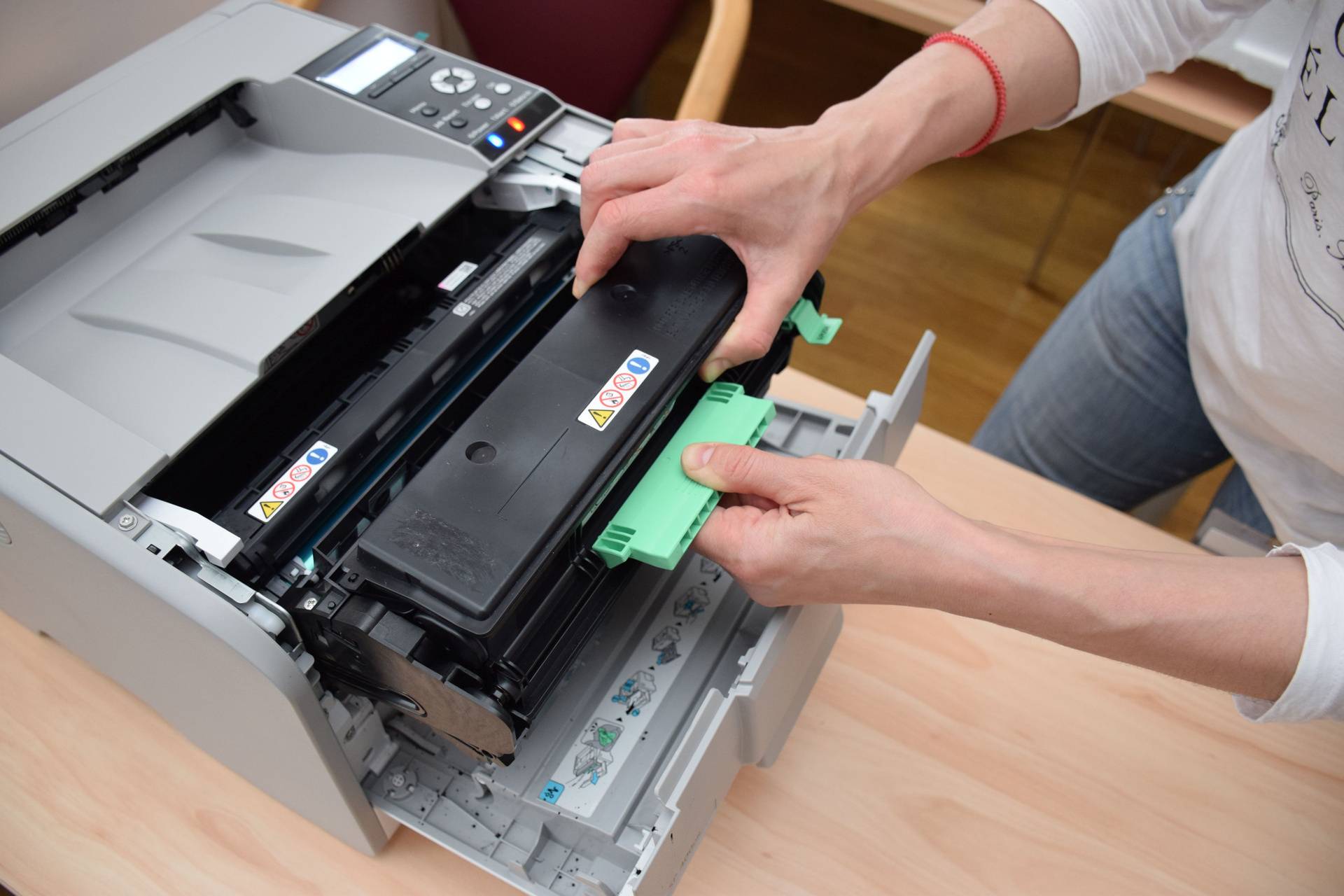 Как заменить картридж в принтере. как самостоятельно заменить картридж в принтере?