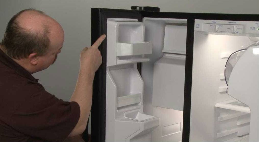 Почему гудит холодильник — 3 основные причины
