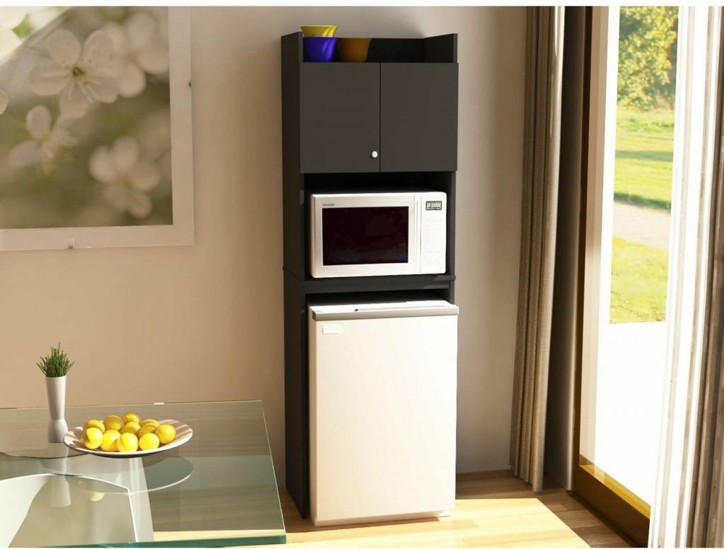 Можно ли ставить микроволновку на холодильник: экономя место?