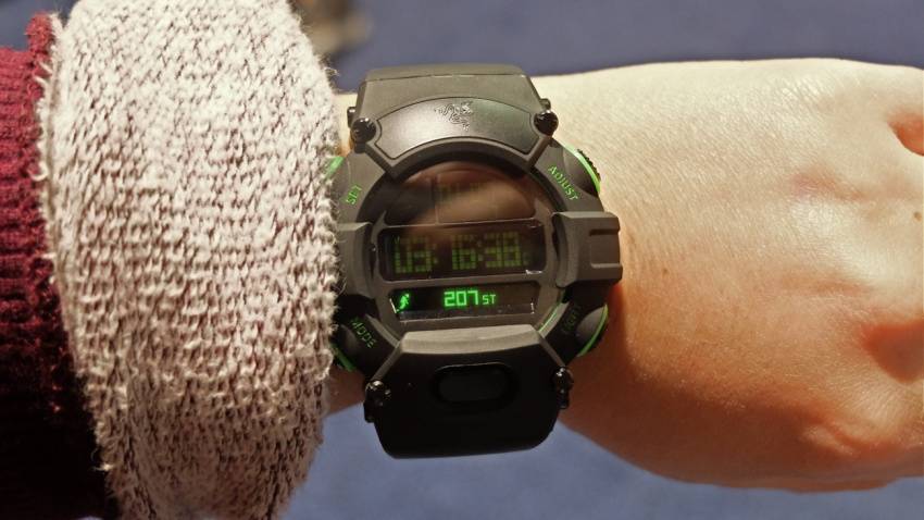 Смарт-часы razer nabu watch оснащены двумя раздельными экранами