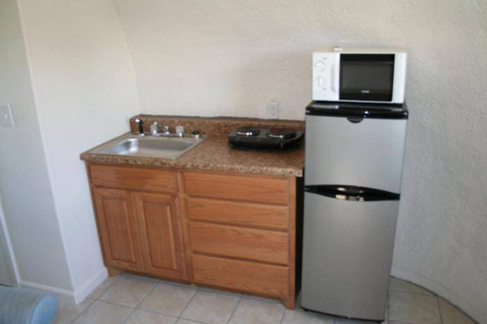 Можно ли ставить микроволновую печь на холодильник или морозильную камеру
