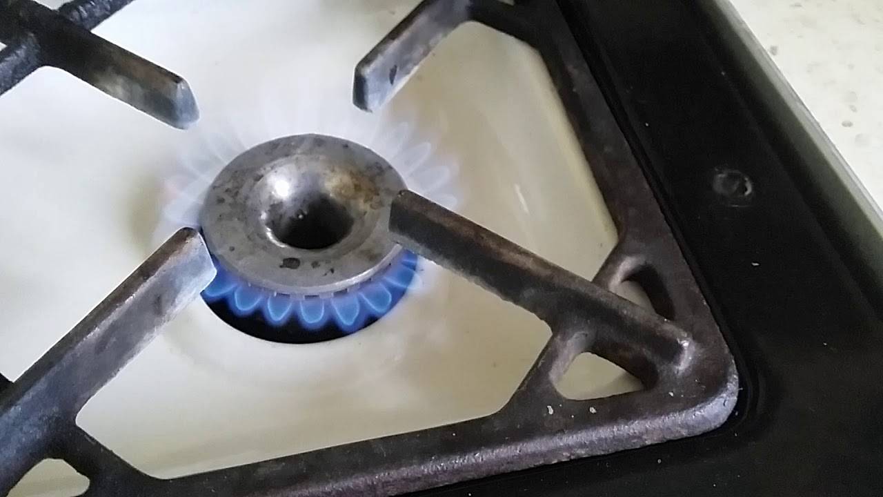 Почему коптит газовая плита с баллоном пропана: основные поломки и рекомендации по устранению