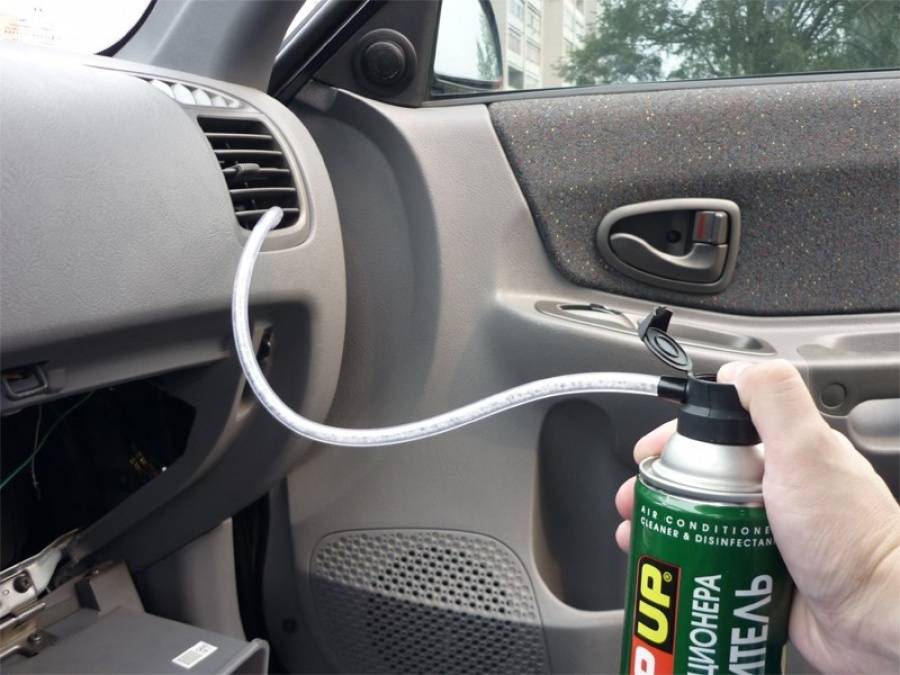 Запах сырости в машине: как избавиться от неприятного аромата простыми способами