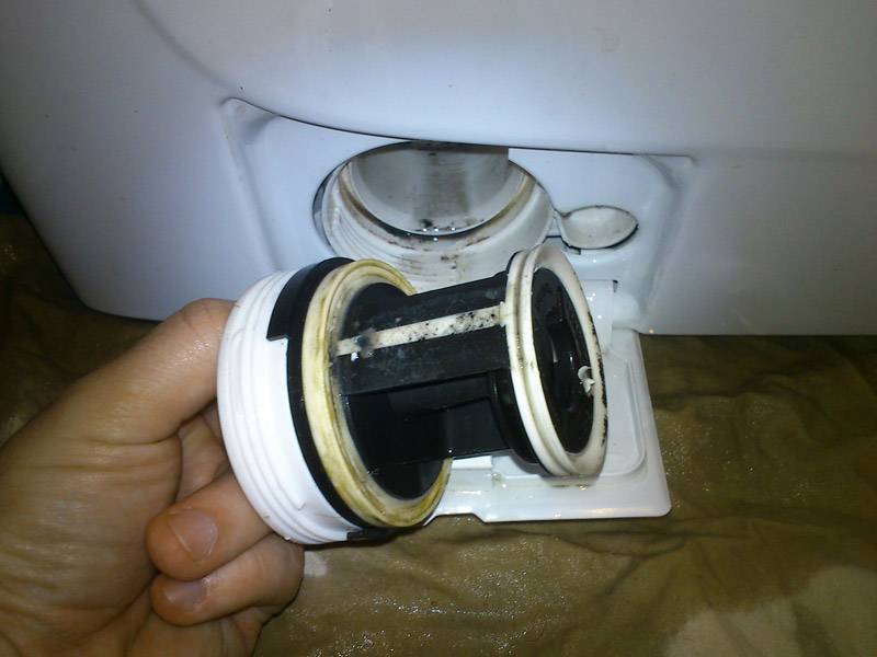 Как открутить и снять фильтр стиральной машины: 3 классических способа вытаскивания пробки