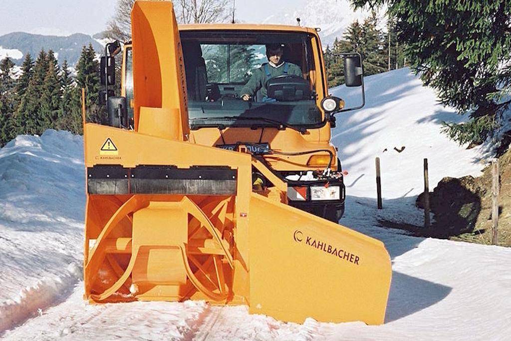 Снегоуборочный трактор: минитрактор для уборки снега, мини-снегоуборщик для чистки с отвалом, полный маленький привод для дачи