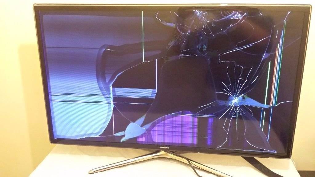 Разбили экран телевизора. что делать? продать на запчасти или пробовать ремонтировать.