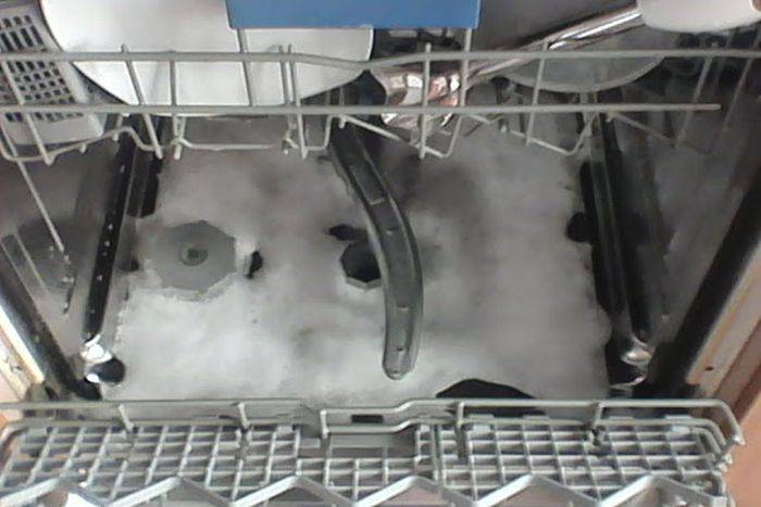 Причины пенообразования в посудомоечной машине