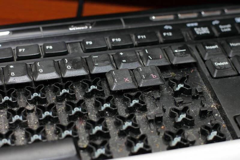 Как почистить клавиатуру самостоятельно и ничего не сломать| ichip.ru