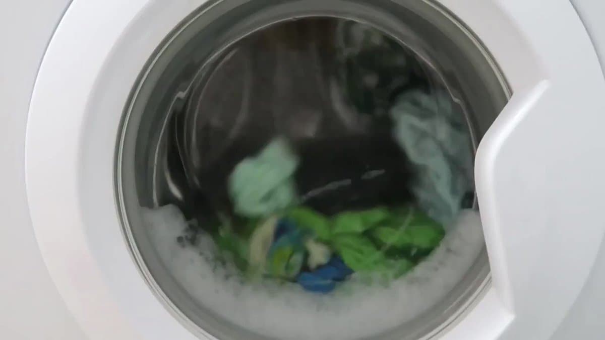 Почему стиральная машина зависает и останавливается: причины и устранение