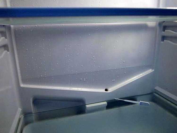 Как почистить дренажное отверстие в холодильнике индезит. вода в холодильнике: причины появления