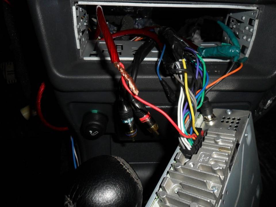 Как подключить автомагнитолу в машине
