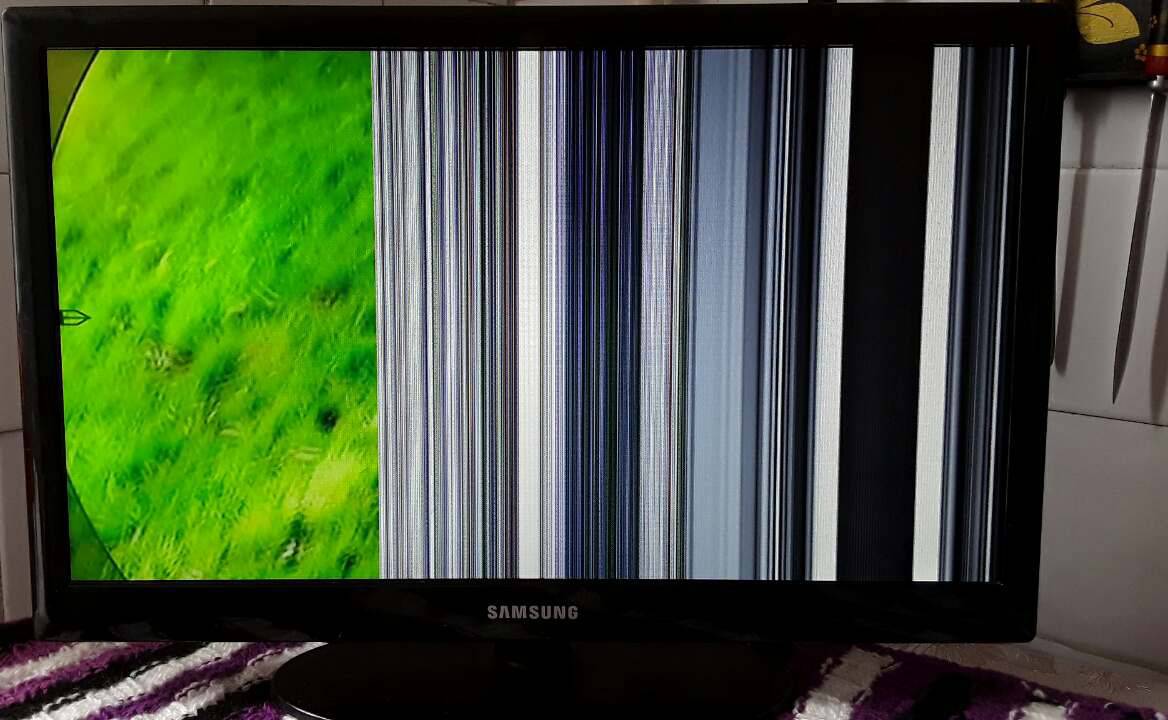 Что делать, если появились горизонтальные или вертикальные полосы на экране телевизора